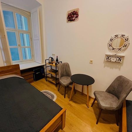 Salomes Guest Room Tbilisi ภายนอก รูปภาพ